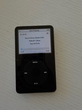 Apple Black Classic MP3 Player 30 GB/ model A1136/ Classic White / Silver